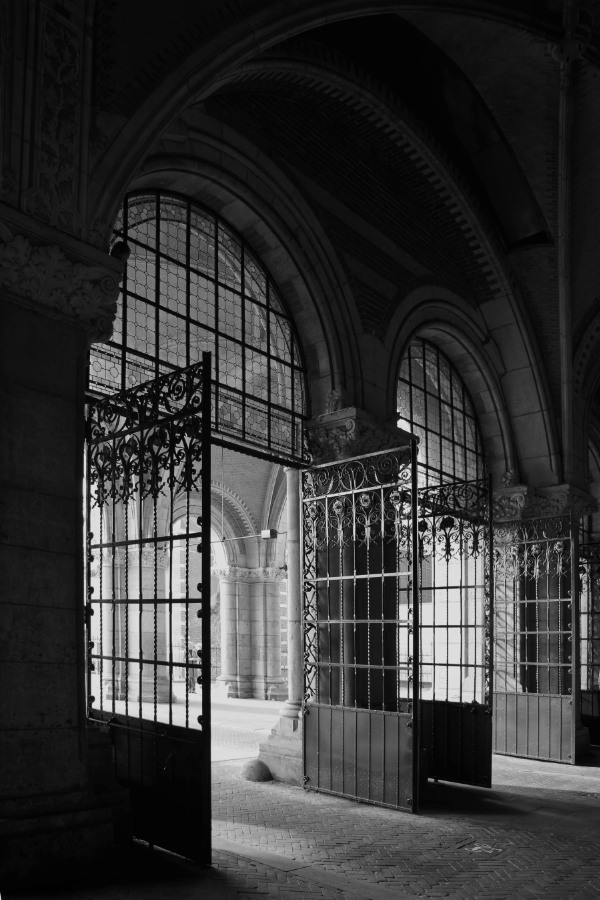 Rijksmuseum passage in black and white