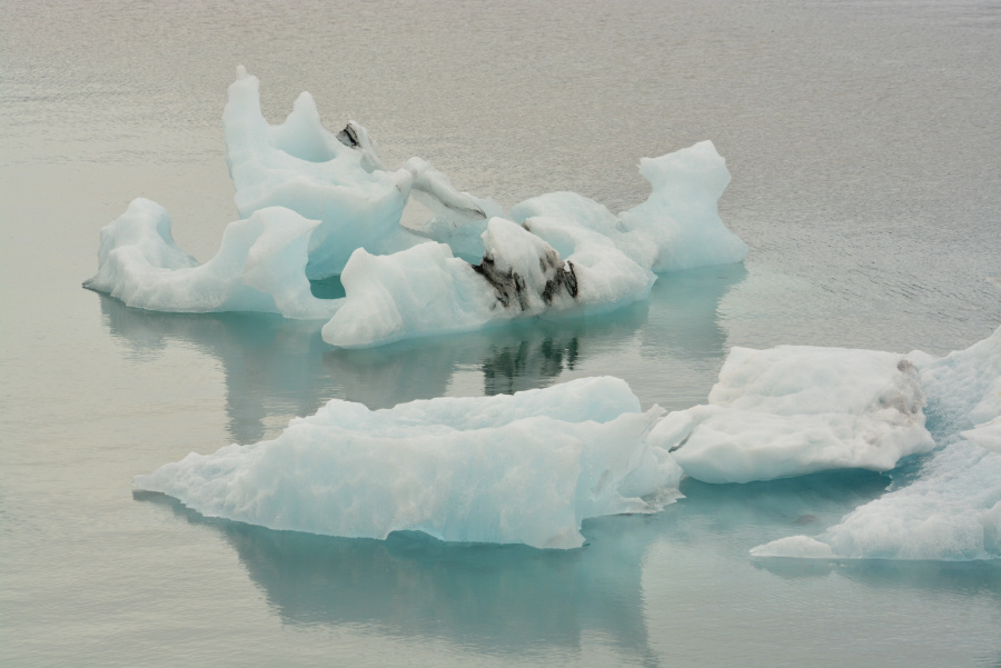 Icelake at Vatnajökull glacier in southern Icesland 