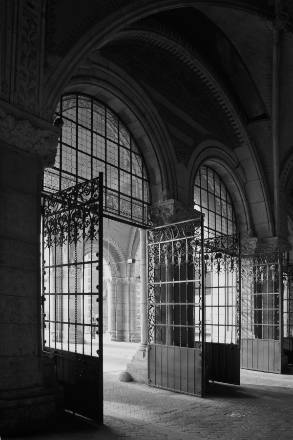 Rijksmuseum passage in black and white