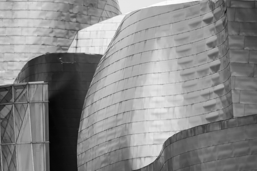 Guggenheim Bilbao, facade of titanium in black and white